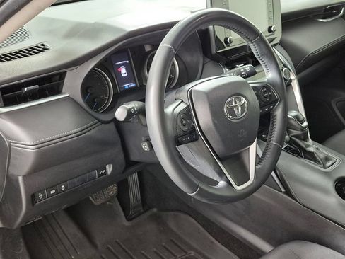 Used 2021 Toyota Venza LE AWD/4WD image 11
