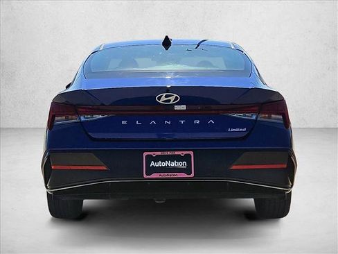 Used 2025 Hyundai Elantra Limited FWD image 7