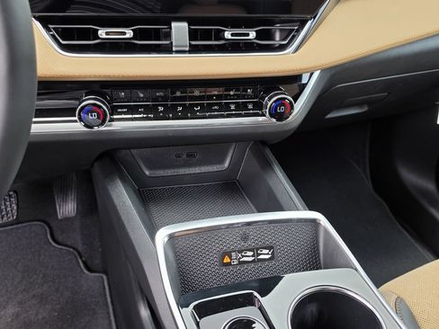 New 2026 Chevrolet Equinox ACTIV w/ Convenience Package III FWD image 24