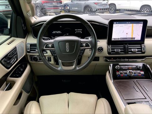 Used 2019 Lincoln Navigator Reserve AWD/4WD image 6