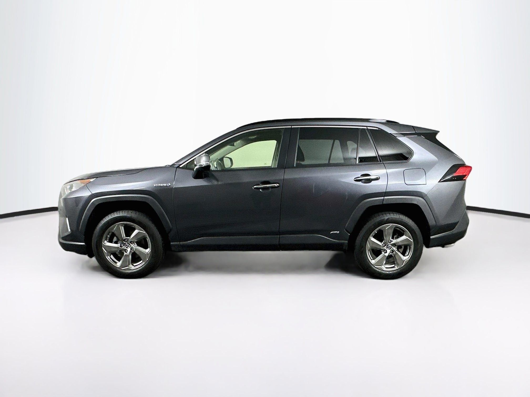 Used 2019 Toyota RAV4 Limited AWD/4WD image 4