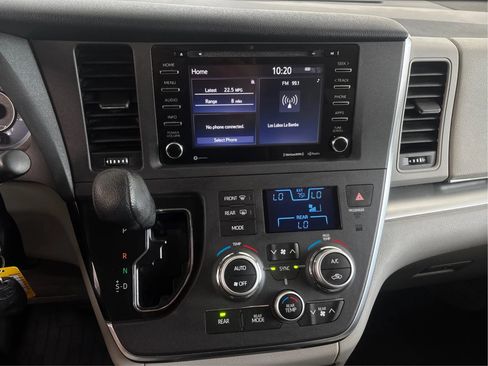 Used 2018 Toyota Sienna LE FWD image 19