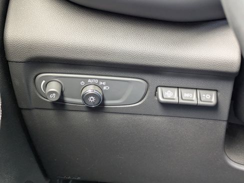 Used 2022 Buick Envision Essence w/ Technology Package I image 28