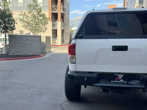 Used 2010 Toyota Tundra 4x4 CrewMax image 5