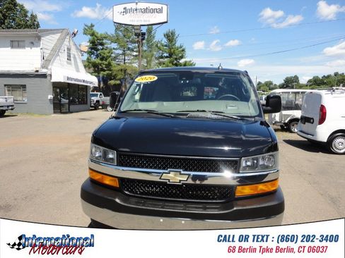Used 2020 Chevrolet Express 3500 LT w/ LT Preferred Equipment Group RWD image 2