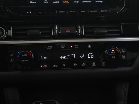 Used 2024 Nissan Pathfinder Platinum AWD/4WD image 21