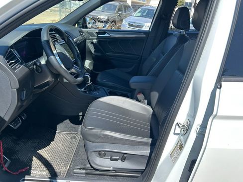 Used 2024 Volkswagen Tiguan SE R-Line FWD image 8
