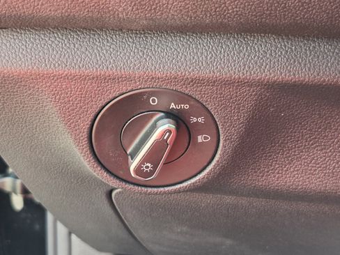 Used 2022 Volkswagen Jetta SE w/ Panoramic Sunroof Package image 25