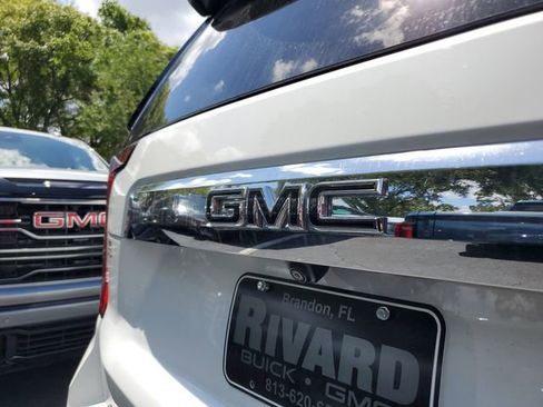 Used 2023 GMC Yukon SLT w/ SLT Luxury Package RWD image 6