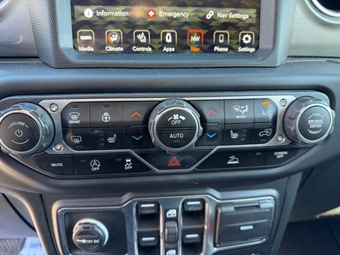 Used 2020 Jeep Gladiator Overland image 22