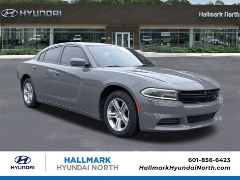 Used 2019 Dodge Charger SXT image 1