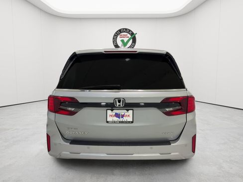 Used 2025 Honda Odyssey Elite image 4