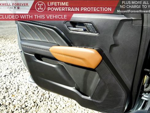 Used 2024 GMC Canyon AT4 w/ AT4 Premium Package image 21