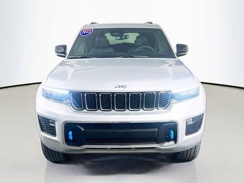 Used 2022 Jeep Grand Cherokee Overland w/ Luxury Tech Group IV AWD/4WD image 3