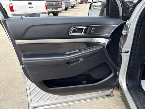 Used 2018 Ford Explorer XLT w/ Equipment Group 202A AWD/4WD image 24