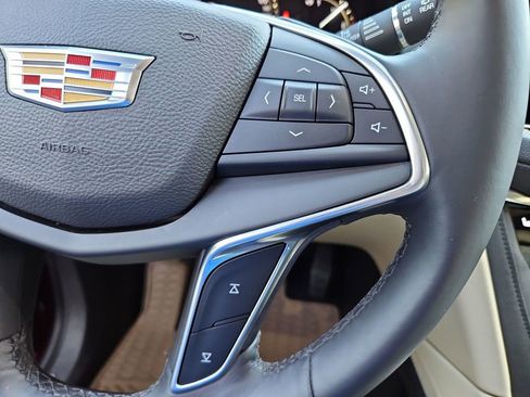 Used 2017 Cadillac XT5 Luxury w/ Driver Awareness Package FWD image 12