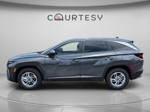 New 2026 Hyundai Tucson SE FWD image 2