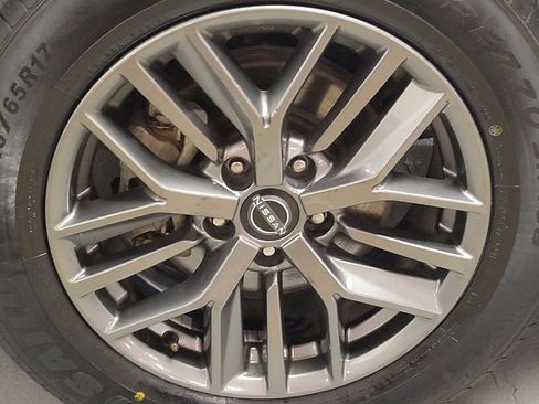 Used 2023 Nissan Rogue S FWD image 31