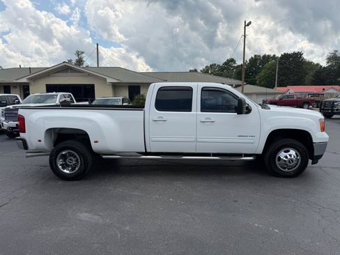 Used 2011 GMC Sierra 3500 SLT w/ SLT Convenience Package AWD/4WD image 4