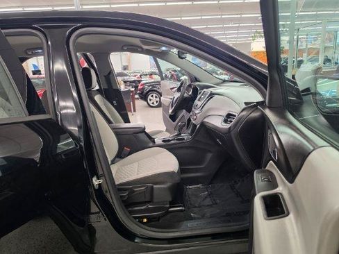 Used 2019 Chevrolet Equinox LS FWD image 32