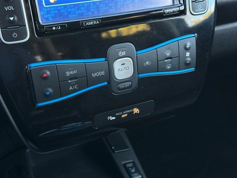 Used 2015 Nissan Leaf SL w/ Premium Package image 35