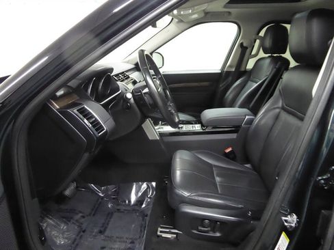 Used 2017 Land Rover Discovery HSE image 21