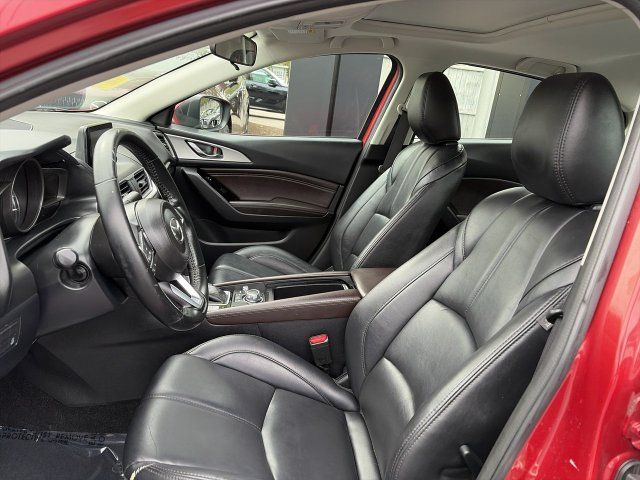 Used 2018 MAZDA MAZDA3 Touring FWD image 11