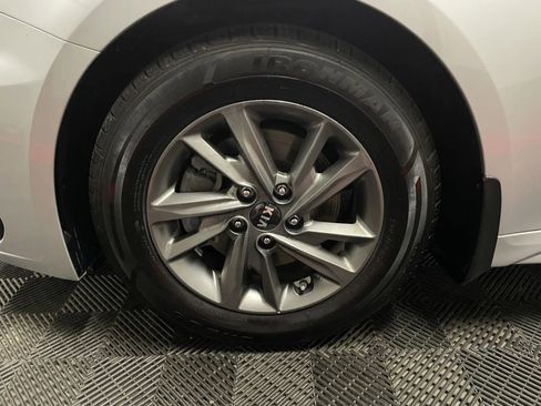 Used 2019 Kia Optima LX image 11