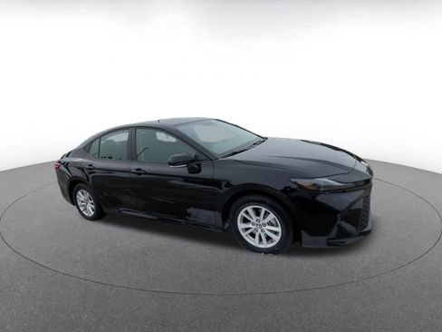 Used 2025 Toyota Camry LE image 2