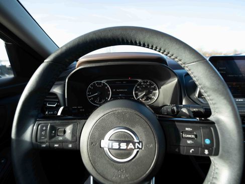 Used 2023 Nissan Rogue SV w/ SV Premium Package image 15