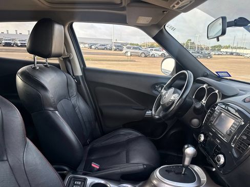 Used 2011 Nissan Juke SL FWD image 28