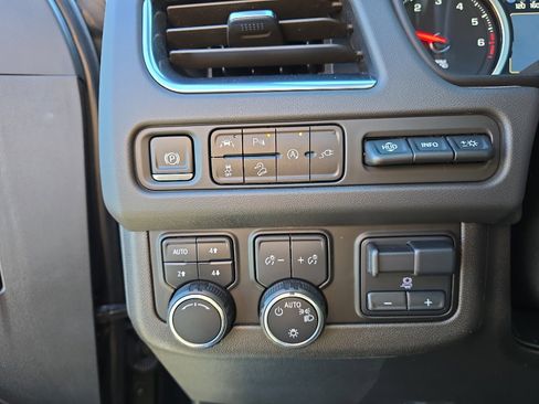 Used 2021 Chevrolet Tahoe High Country w/ Premium Package image 13