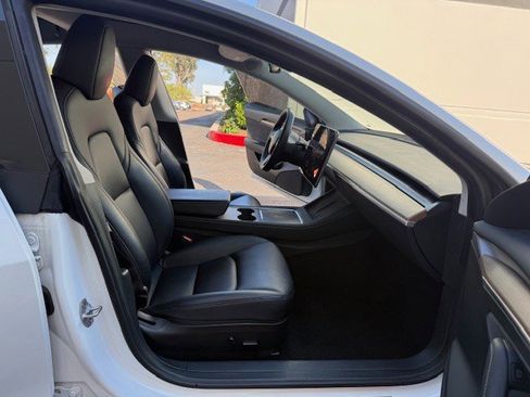Used 2023 Tesla Model 3 Standard Range image 12