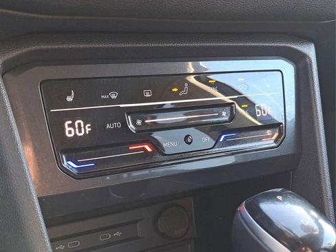 Used 2022 Volkswagen Tiguan SE image 23