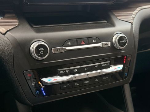 Used 2020 Ford Explorer Limited image 48