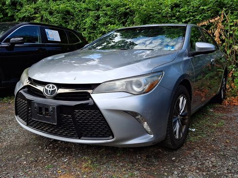 Used 2016 Toyota Camry SE FWD image 3