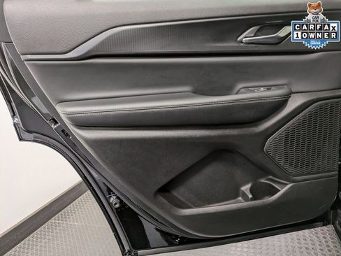 Used 2024 Jeep Grand Cherokee L Altitude image 24