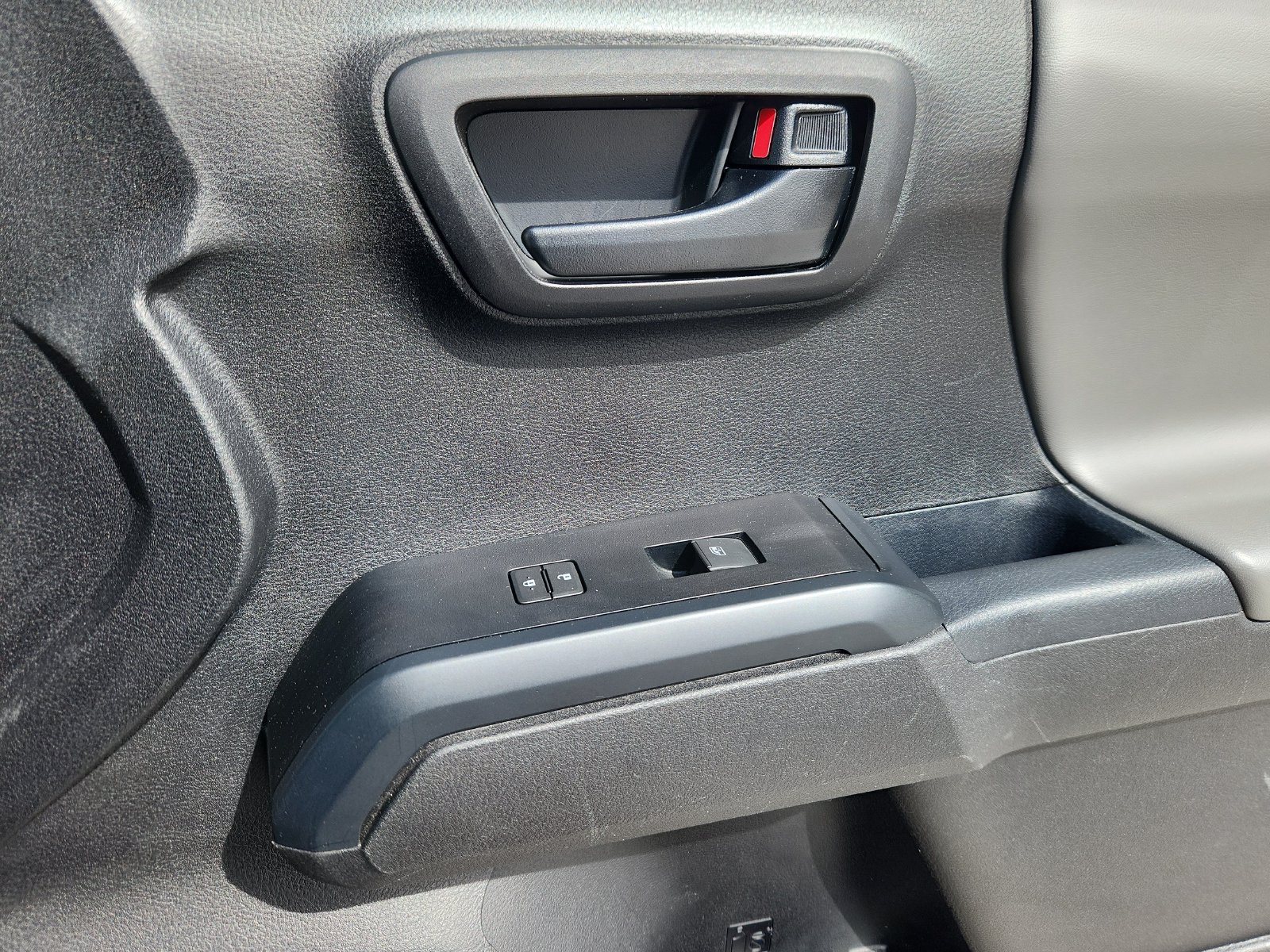 Used 2021 Toyota Tacoma SR AWD/4WD image 15