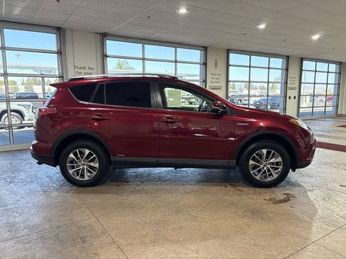 Used 2018 Toyota RAV4 XLE w/ Carpet Mat Package AWD/4WD image 3