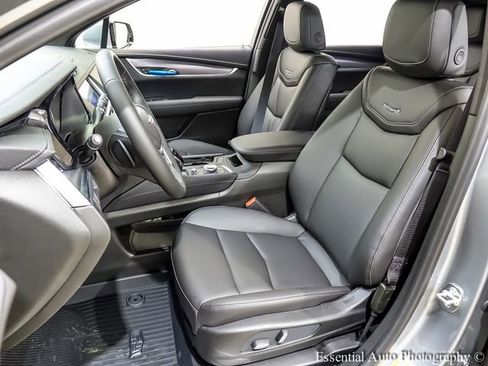 New 2026 Cadillac XT5 Luxury image 9