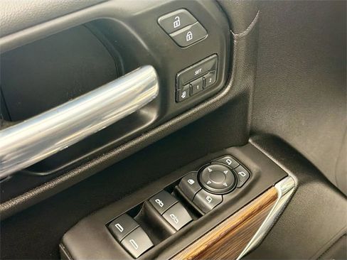 Used 2021 Chevrolet Silverado 1500 High Country w/ Technology Package image 17