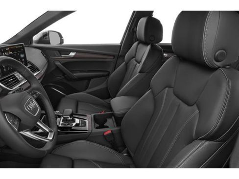 Used 2024 Audi Q5 2.0T Premium w/ Summer of Audi Package AWD/4WD image 9