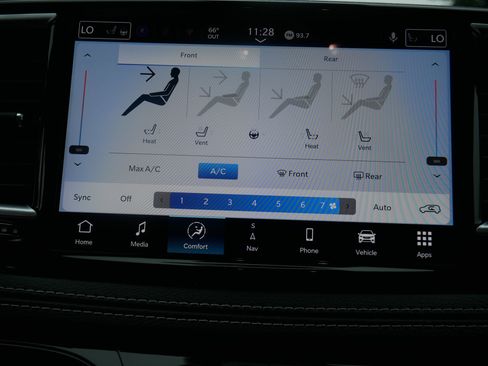 New 2026 Chrysler Pacifica Limited image 17