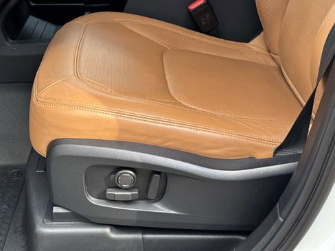 Used 2023 Land Rover Defender 110 SE image 20