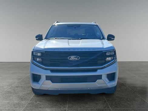 Used 2025 Ford Expedition Platinum image 2