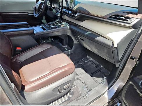 Used 2024 Toyota Sienna Platinum FWD image 19