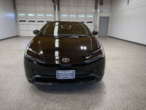 Used 2023 Toyota Prius LE image 7