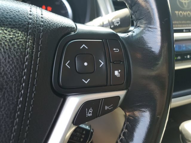 Used 2017 Toyota Highlander Plus AWD/4WD image 15