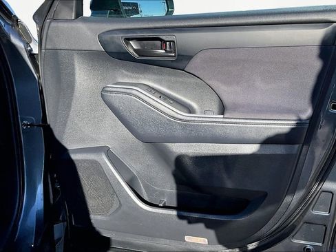 Used 2024 Toyota Highlander LE image 23