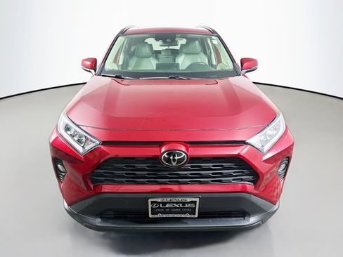Used 2020 Toyota RAV4 XLE Premium image 2